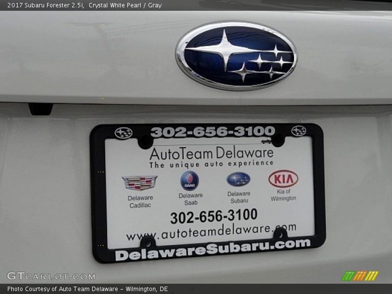 Crystal White Pearl / Gray 2017 Subaru Forester 2.5i