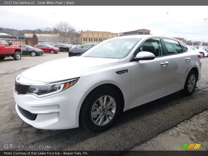 Front 3/4 View of 2017 Optima LX