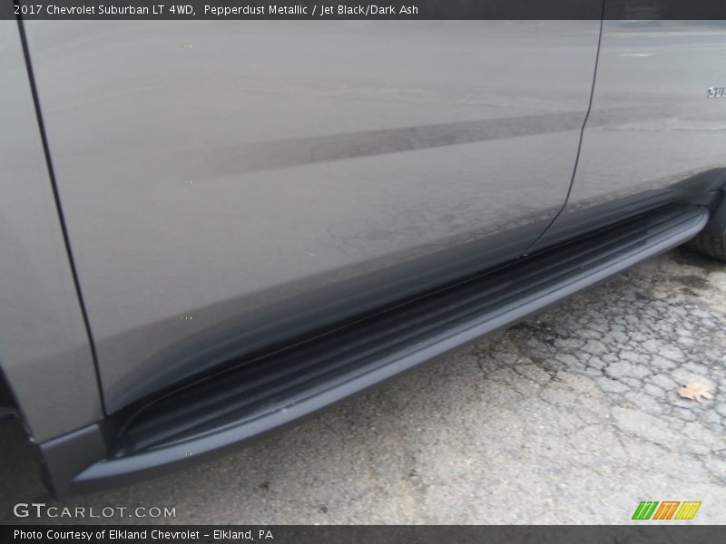Pepperdust Metallic / Jet Black/Dark Ash 2017 Chevrolet Suburban LT 4WD
