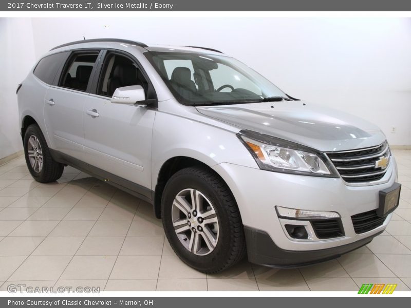 Front 3/4 View of 2017 Traverse LT