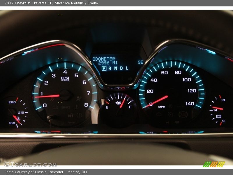 Silver Ice Metallic / Ebony 2017 Chevrolet Traverse LT