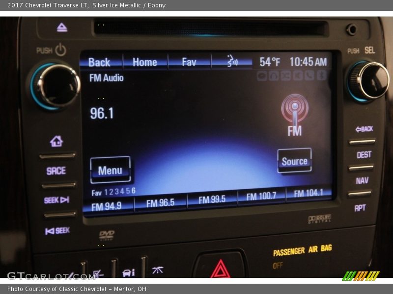Silver Ice Metallic / Ebony 2017 Chevrolet Traverse LT
