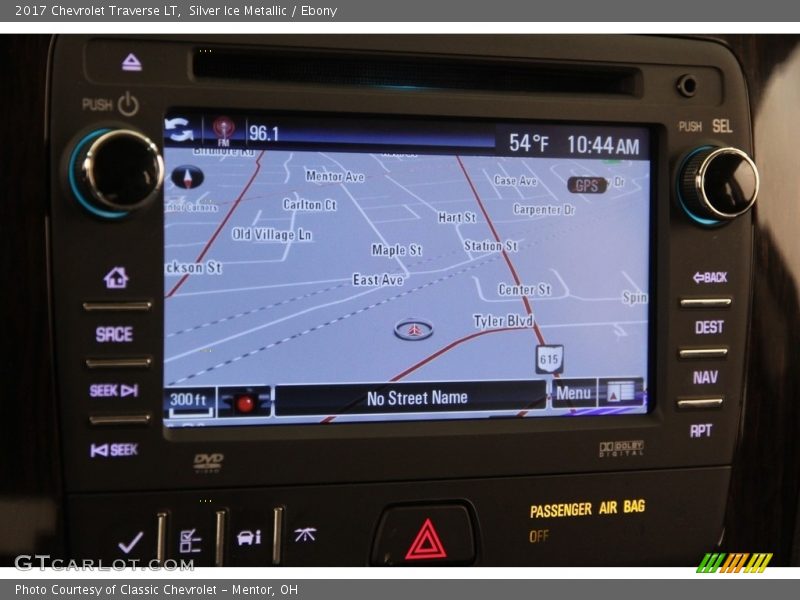 Silver Ice Metallic / Ebony 2017 Chevrolet Traverse LT