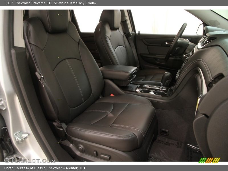 Silver Ice Metallic / Ebony 2017 Chevrolet Traverse LT