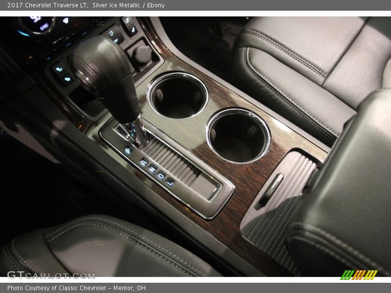 Silver Ice Metallic / Ebony 2017 Chevrolet Traverse LT