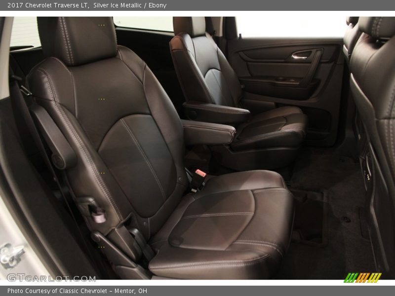 Silver Ice Metallic / Ebony 2017 Chevrolet Traverse LT