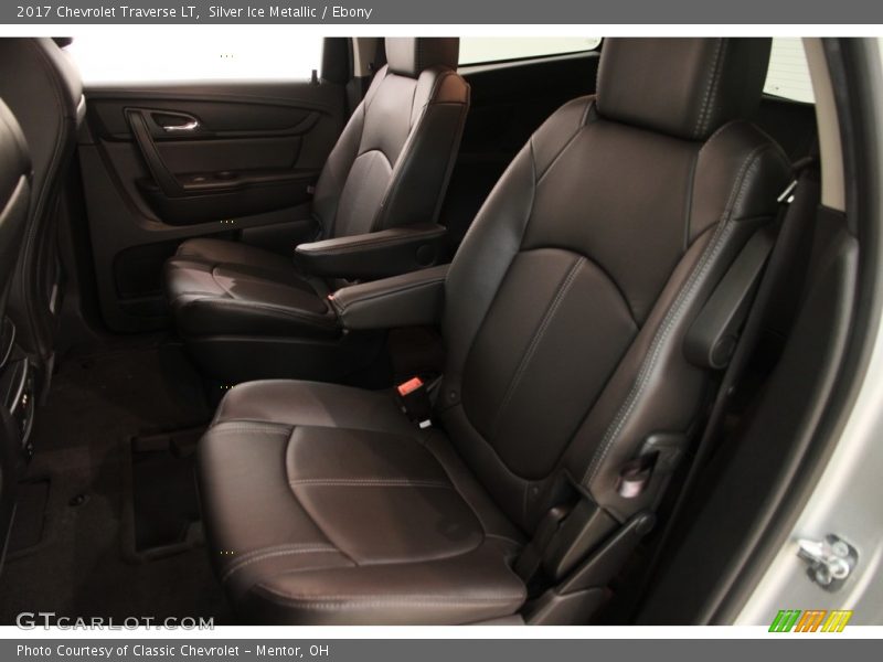 Silver Ice Metallic / Ebony 2017 Chevrolet Traverse LT