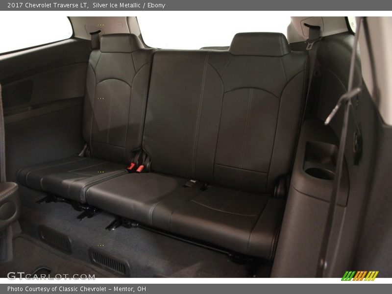 Silver Ice Metallic / Ebony 2017 Chevrolet Traverse LT
