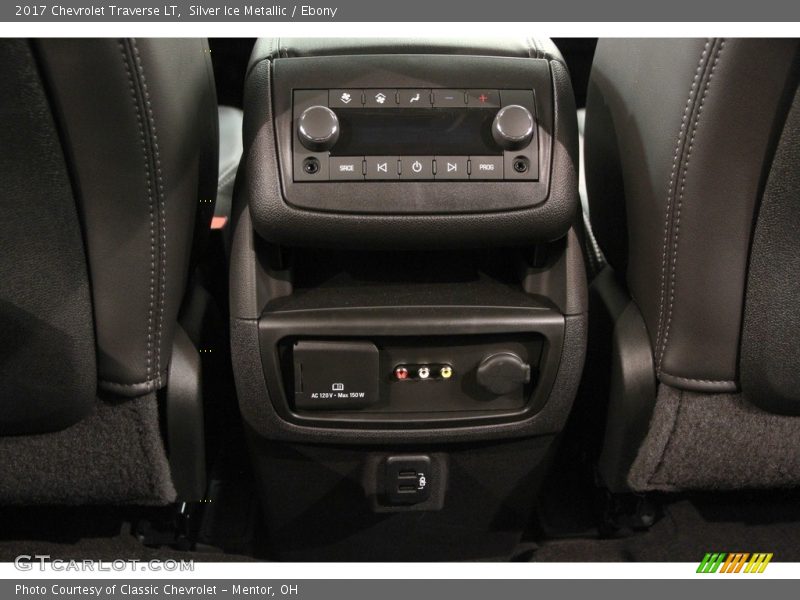 Silver Ice Metallic / Ebony 2017 Chevrolet Traverse LT