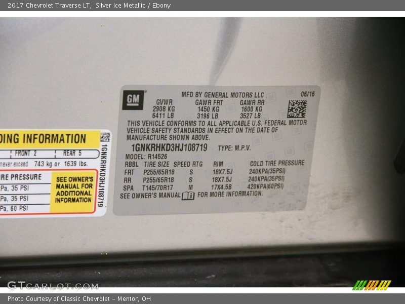 Silver Ice Metallic / Ebony 2017 Chevrolet Traverse LT