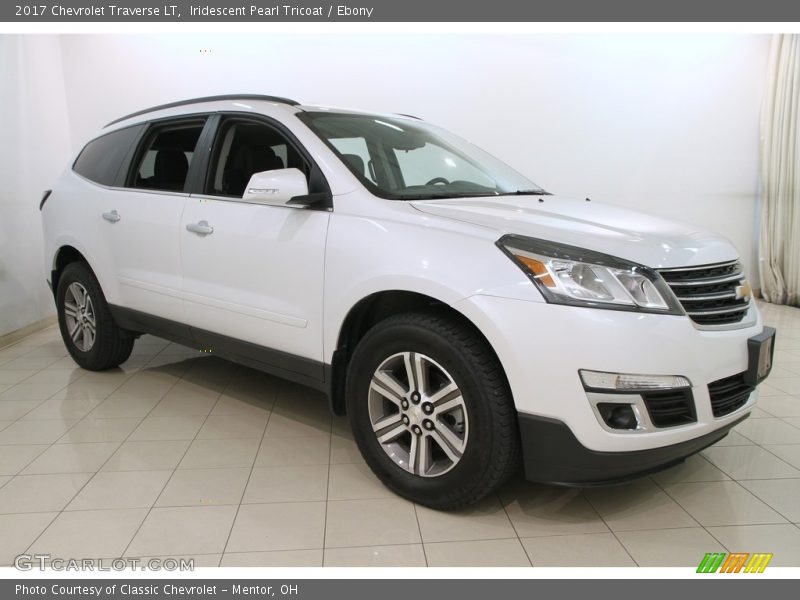 Iridescent Pearl Tricoat / Ebony 2017 Chevrolet Traverse LT