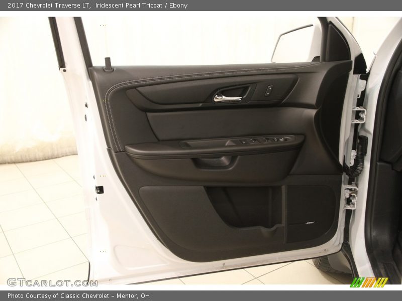 Iridescent Pearl Tricoat / Ebony 2017 Chevrolet Traverse LT