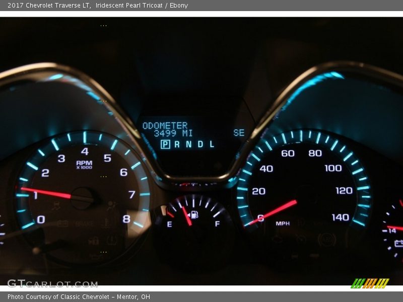 Iridescent Pearl Tricoat / Ebony 2017 Chevrolet Traverse LT