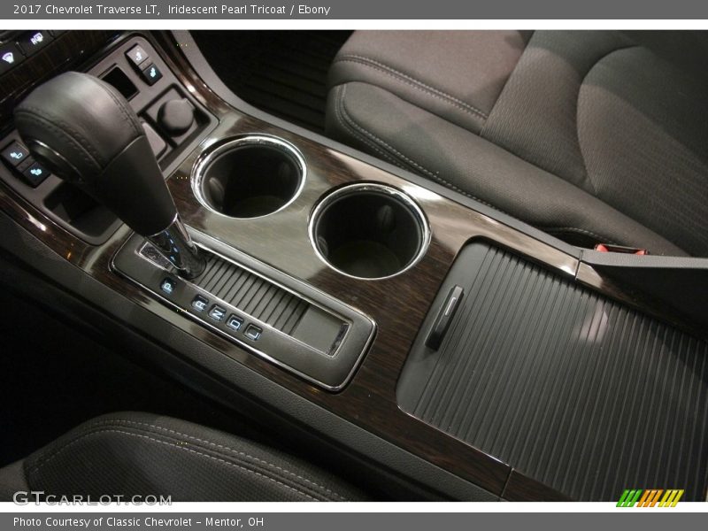 Iridescent Pearl Tricoat / Ebony 2017 Chevrolet Traverse LT