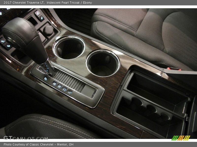 Iridescent Pearl Tricoat / Ebony 2017 Chevrolet Traverse LT