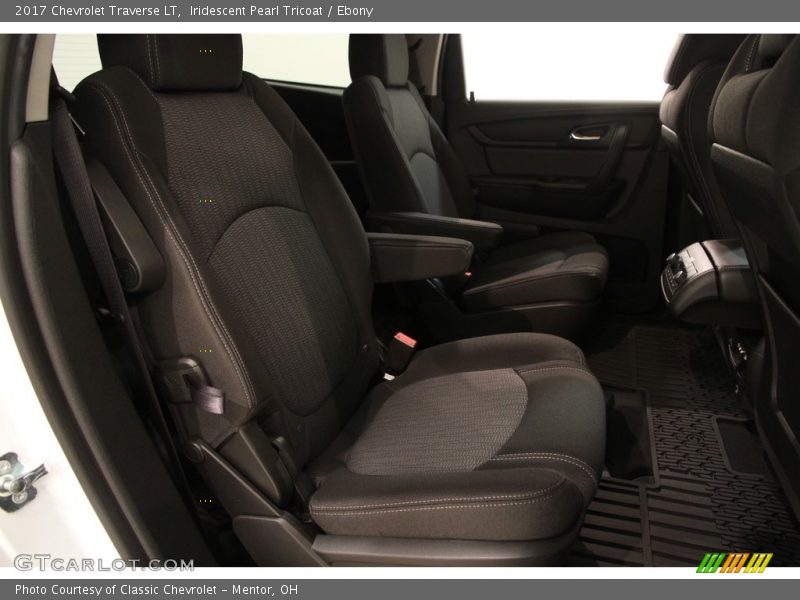 Iridescent Pearl Tricoat / Ebony 2017 Chevrolet Traverse LT
