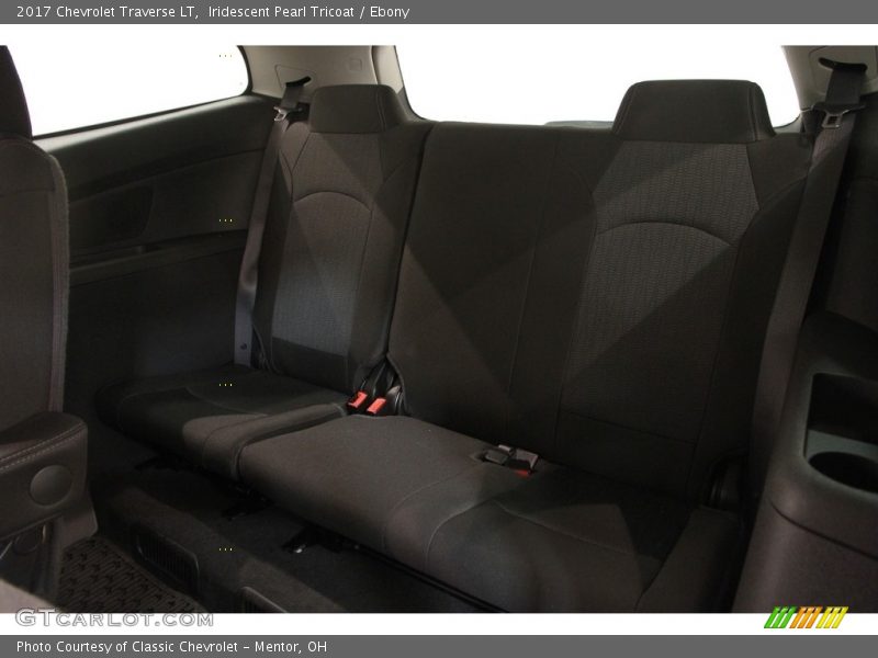 Iridescent Pearl Tricoat / Ebony 2017 Chevrolet Traverse LT