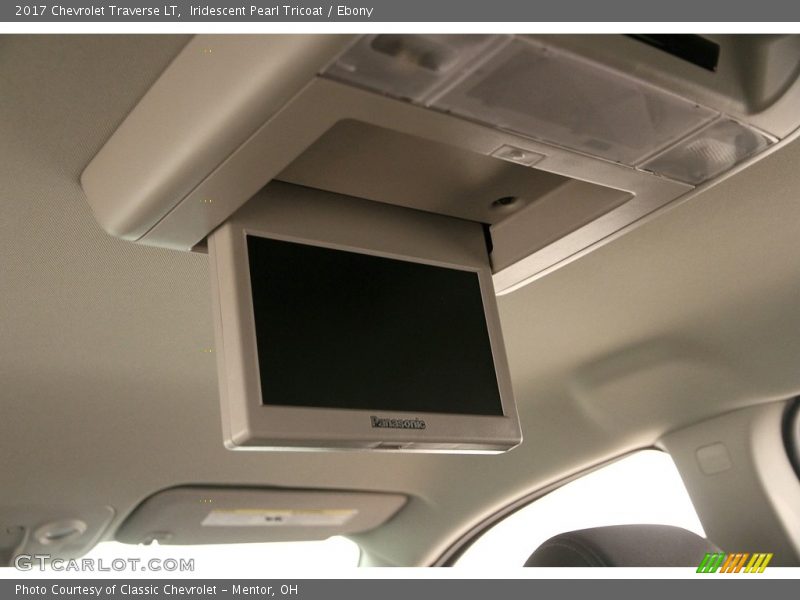 Iridescent Pearl Tricoat / Ebony 2017 Chevrolet Traverse LT