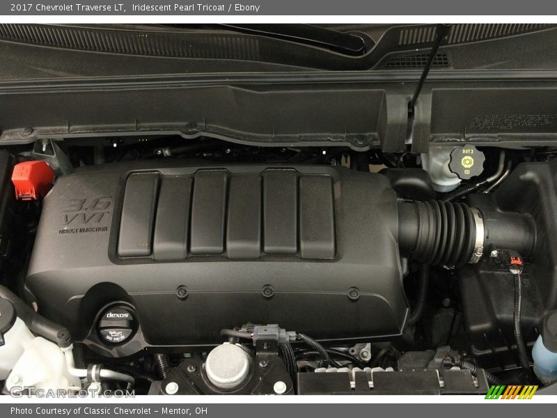 Iridescent Pearl Tricoat / Ebony 2017 Chevrolet Traverse LT