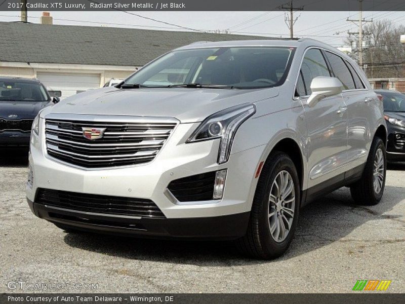 Radiant Silver Metallic / Jet Black 2017 Cadillac XT5 Luxury