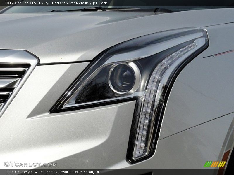 Radiant Silver Metallic / Jet Black 2017 Cadillac XT5 Luxury