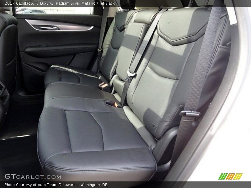 Radiant Silver Metallic / Jet Black 2017 Cadillac XT5 Luxury
