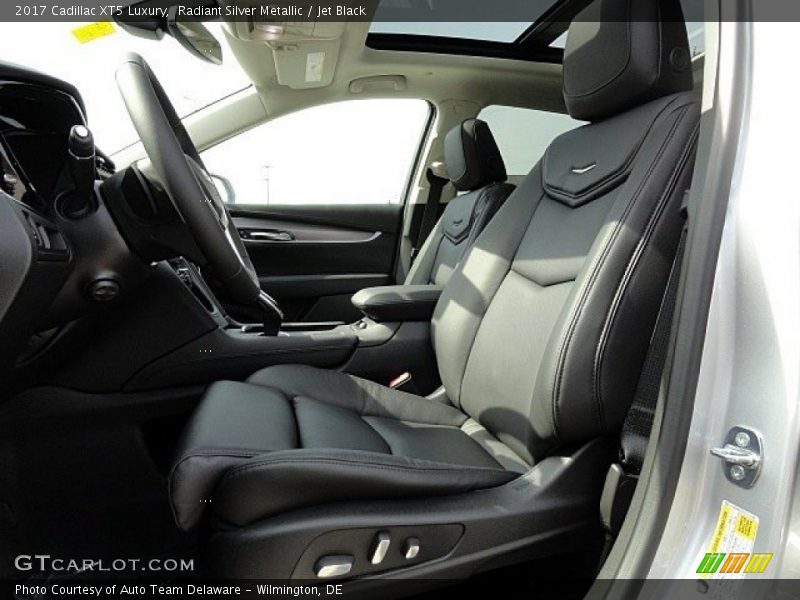 Radiant Silver Metallic / Jet Black 2017 Cadillac XT5 Luxury