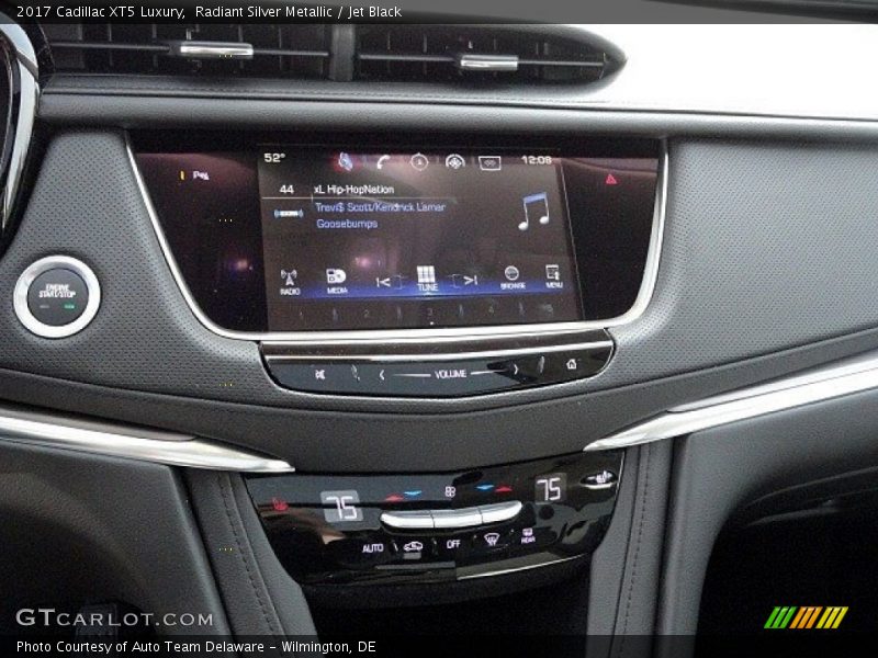 Radiant Silver Metallic / Jet Black 2017 Cadillac XT5 Luxury