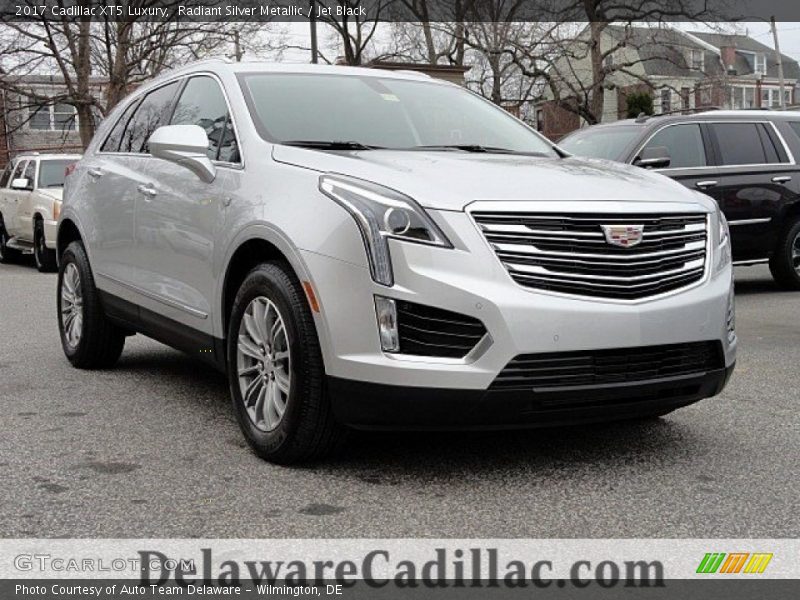 Radiant Silver Metallic / Jet Black 2017 Cadillac XT5 Luxury