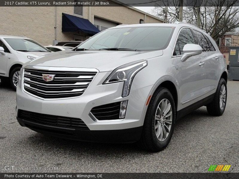 Radiant Silver Metallic / Jet Black 2017 Cadillac XT5 Luxury
