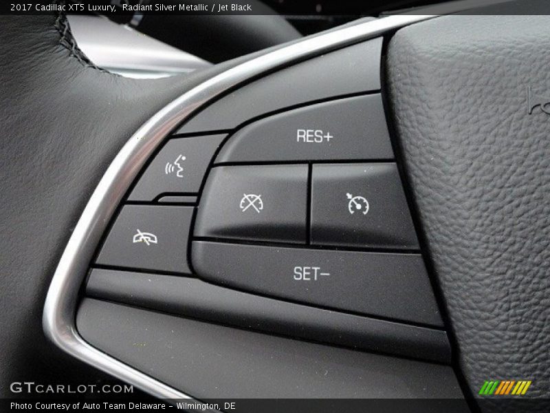 Radiant Silver Metallic / Jet Black 2017 Cadillac XT5 Luxury