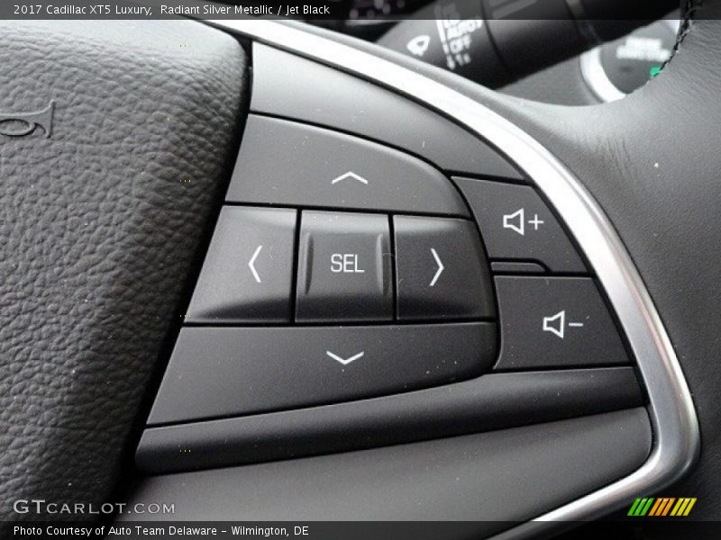 Radiant Silver Metallic / Jet Black 2017 Cadillac XT5 Luxury