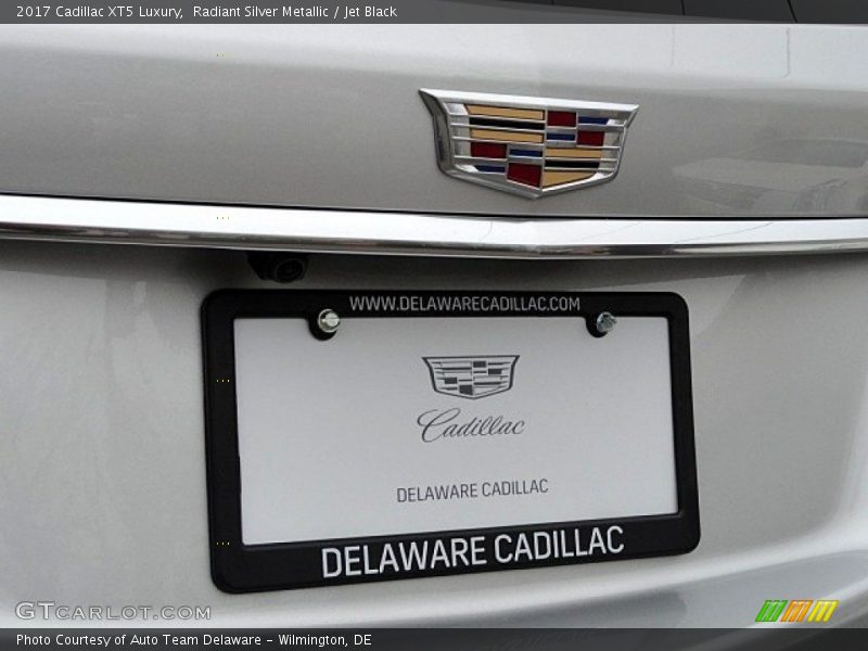 Radiant Silver Metallic / Jet Black 2017 Cadillac XT5 Luxury