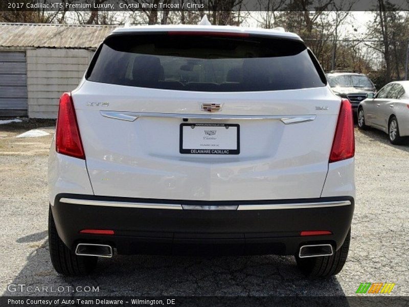 Crystal White Tricoat / Cirrus 2017 Cadillac XT5 Premium Luxury