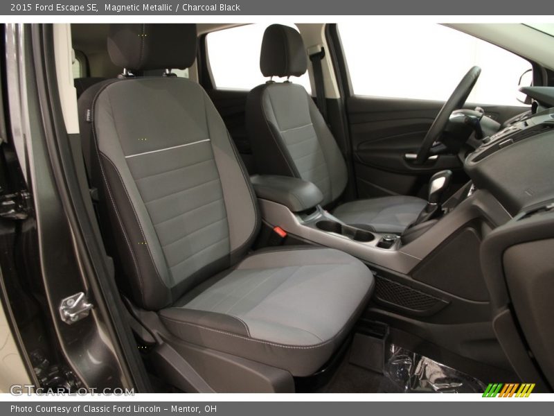 Magnetic Metallic / Charcoal Black 2015 Ford Escape SE