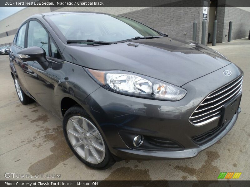 Magnetic / Charcoal Black 2017 Ford Fiesta SE Sedan