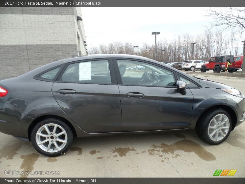 Magnetic / Charcoal Black 2017 Ford Fiesta SE Sedan