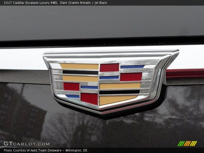 Dark Granite Metallic / Jet Black 2017 Cadillac Escalade Luxury 4WD