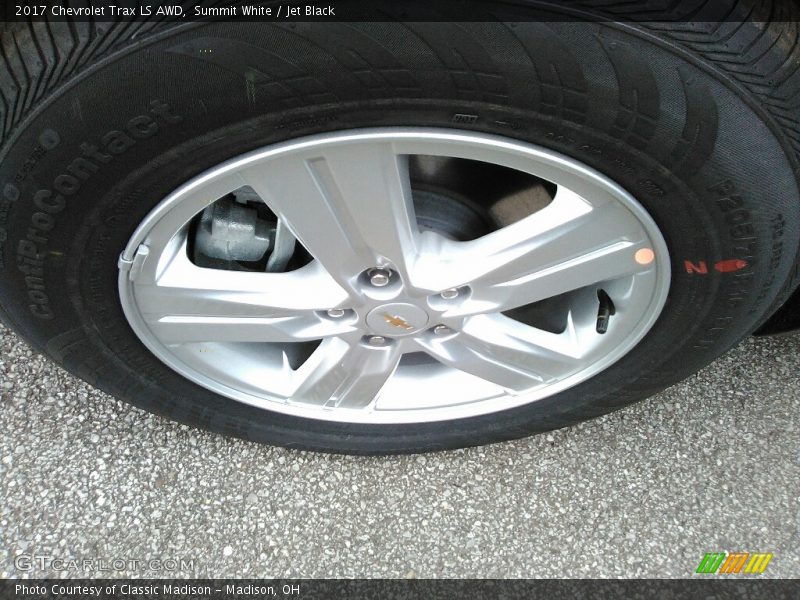 Summit White / Jet Black 2017 Chevrolet Trax LS AWD