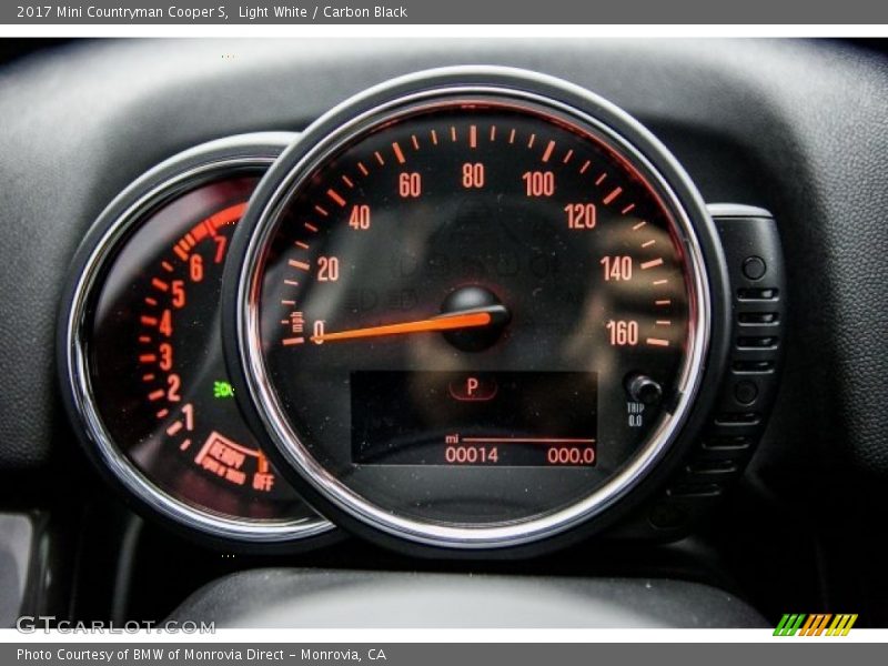 Light White / Carbon Black 2017 Mini Countryman Cooper S