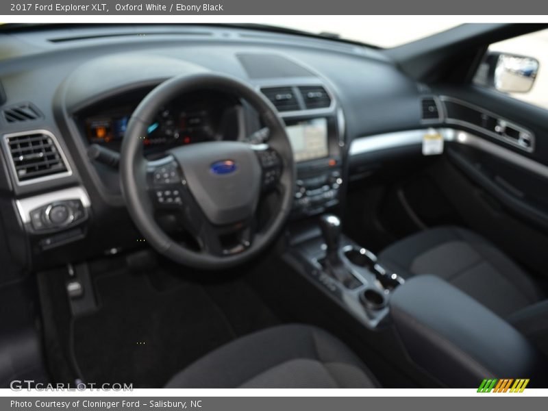 Oxford White / Ebony Black 2017 Ford Explorer XLT