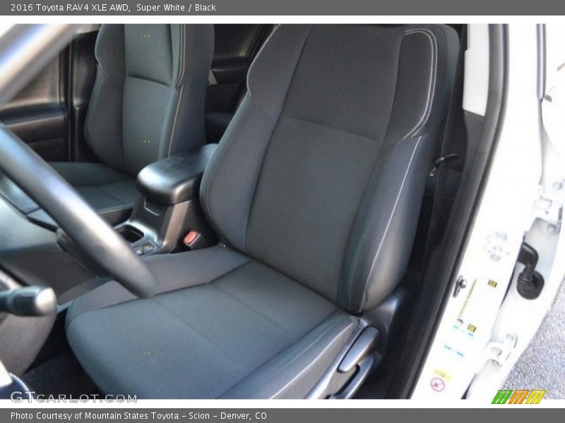 Super White / Black 2016 Toyota RAV4 XLE AWD
