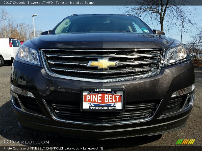 Tungsten Metallic / Ebony 2017 Chevrolet Traverse LT AWD