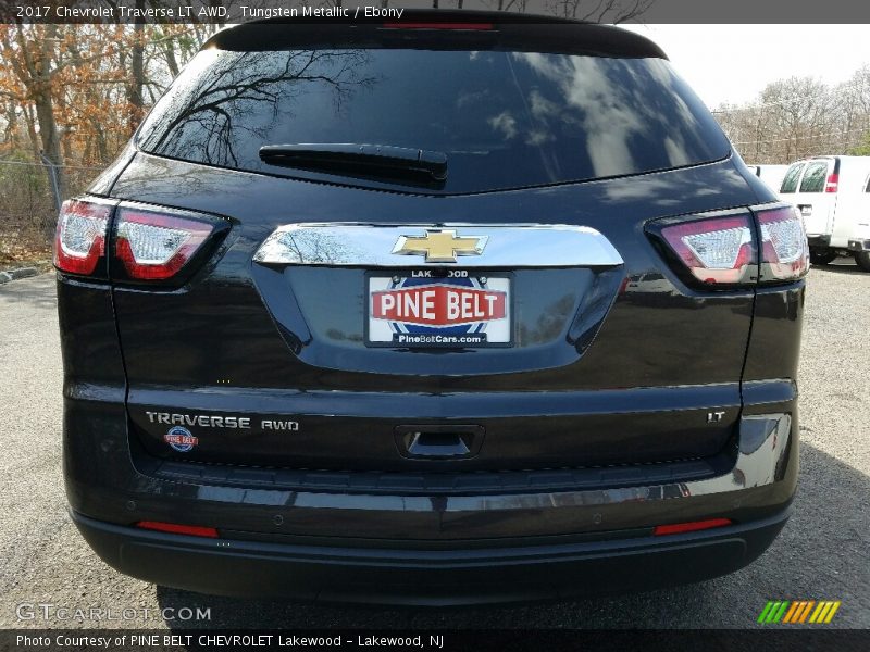 Tungsten Metallic / Ebony 2017 Chevrolet Traverse LT AWD