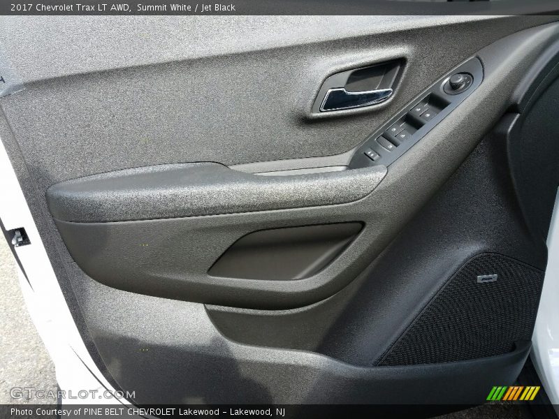 Summit White / Jet Black 2017 Chevrolet Trax LT AWD