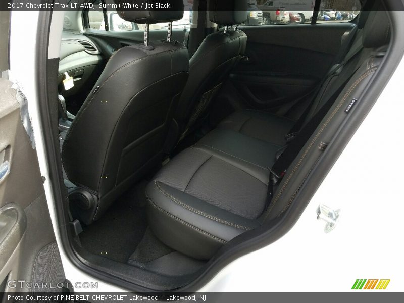 Summit White / Jet Black 2017 Chevrolet Trax LT AWD