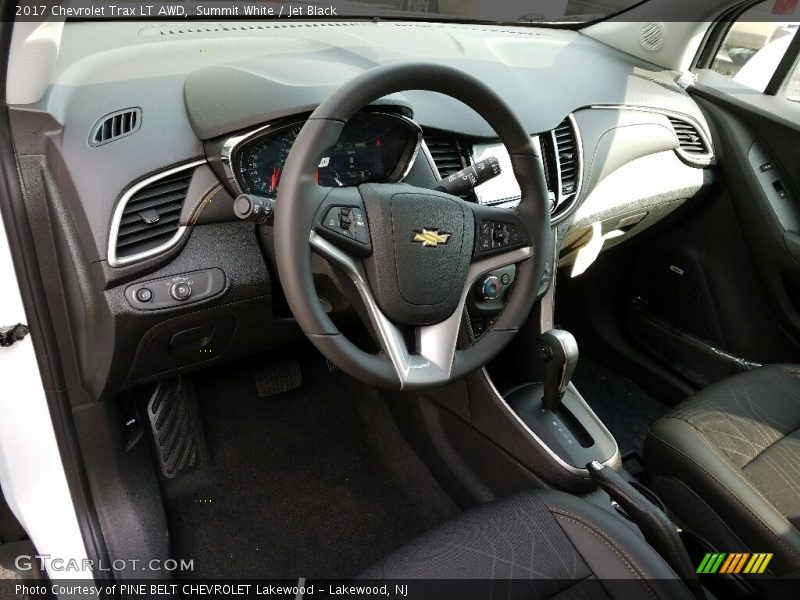 Summit White / Jet Black 2017 Chevrolet Trax LT AWD