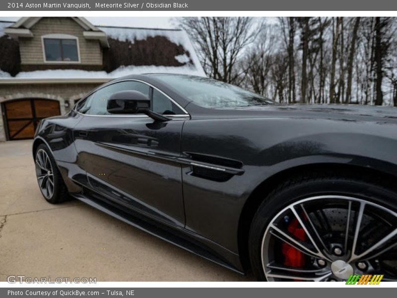 Meteorite Silver / Obsidian Black 2014 Aston Martin Vanquish