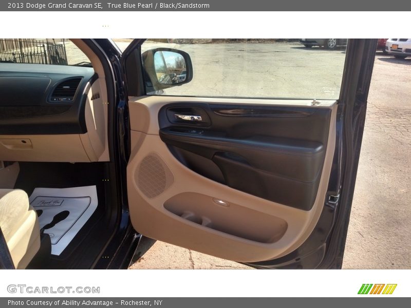 True Blue Pearl / Black/Sandstorm 2013 Dodge Grand Caravan SE