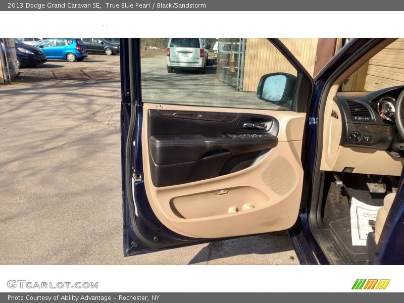 True Blue Pearl / Black/Sandstorm 2013 Dodge Grand Caravan SE